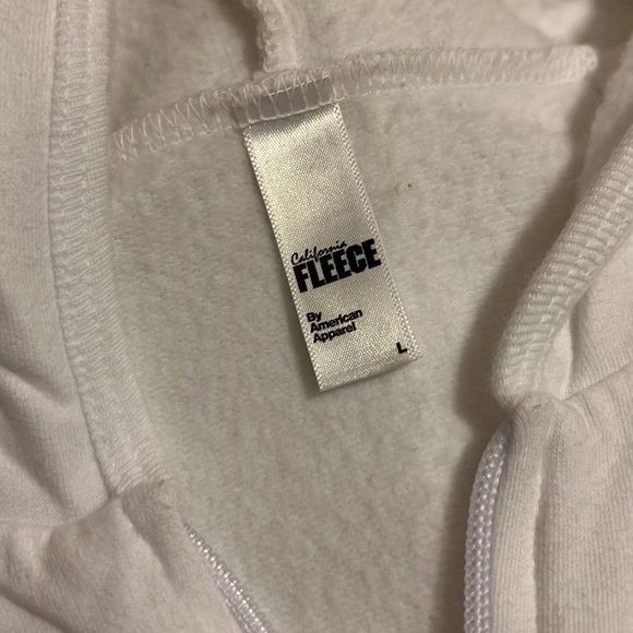 California fleece jogging pants XL and jacket L, but runs a little small. - Picture 8 of 8